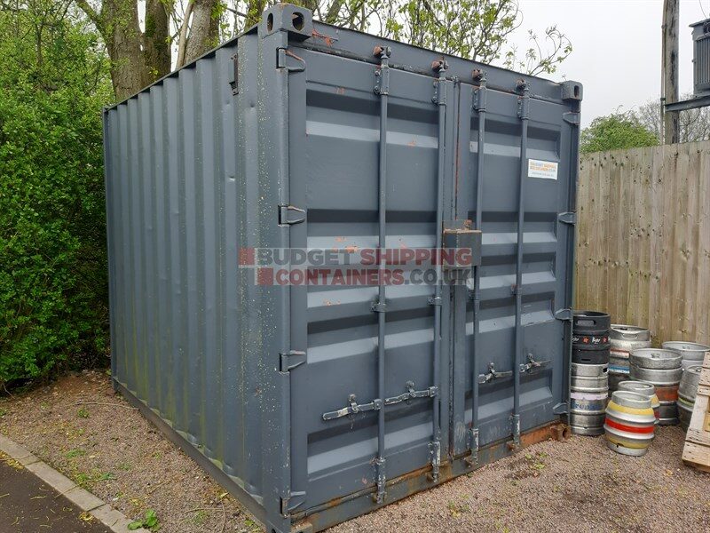 doro and RHS side view of a 10ft storage cotnienr being used by the Durham Ox Pub in Shrewley