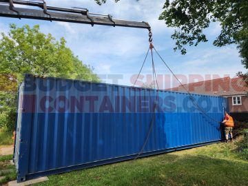 40ft shipping container placed into position.