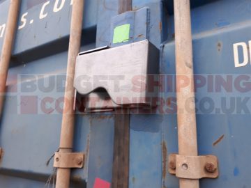close shipping container doors and test